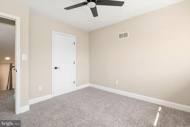 19 ENFIELD DR, East Windsor, NJ 08520