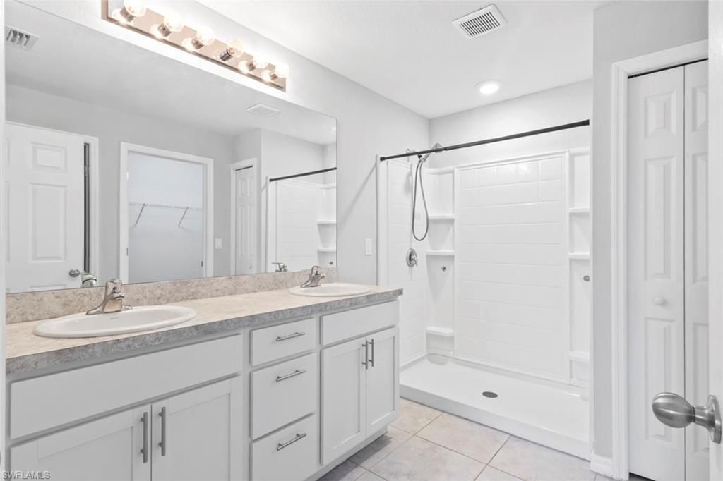 Image 10 of property listing at 1319 NW 14th PL, Cape Coral, FL 33993
