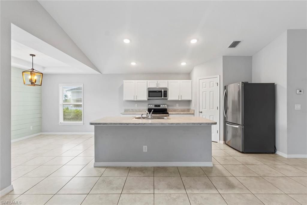Image 5 of property listing at 1319 NW 14th PL, Cape Coral, FL 33993