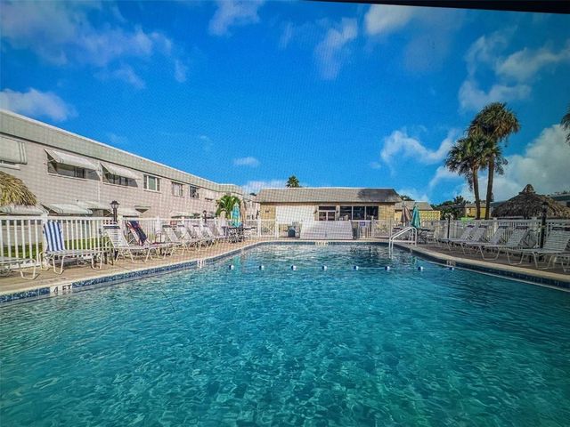 5287 81ST STREET N 5, St Petersburg, FL 33709