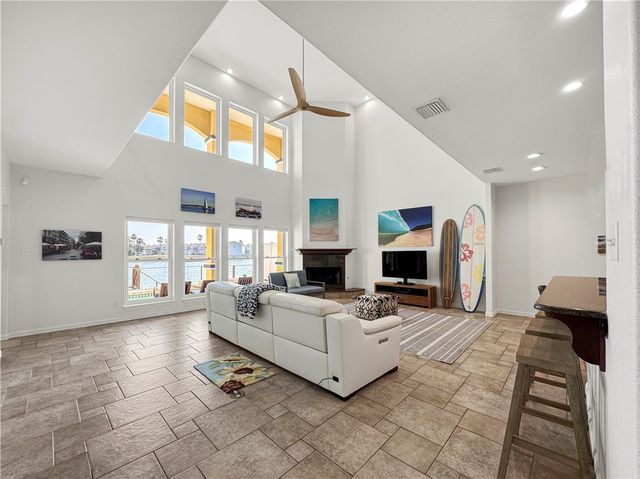 13945 Dasmarinas Dr, Corpus Christi, TX 78418