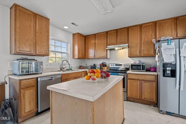 524 Texanna Way, Holly Springs, NC 27540