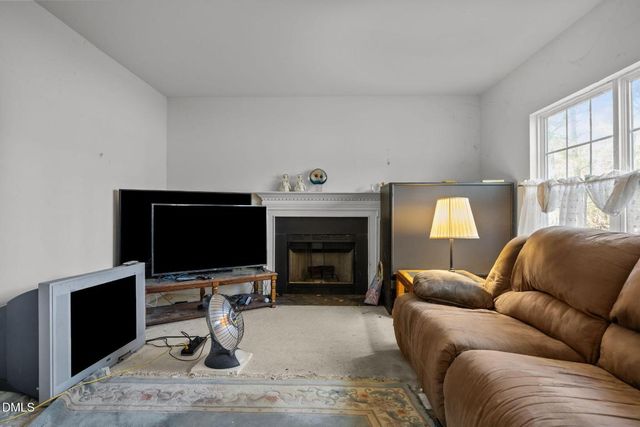 524 Texanna Way, Holly Springs, NC 27540