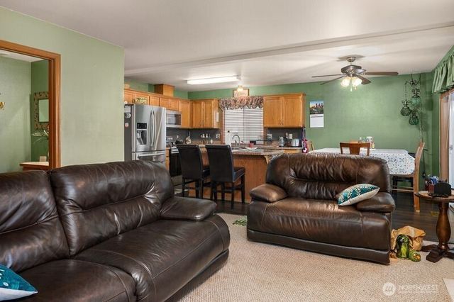 1609 200th Street Ct E, Spanaway, WA 98387