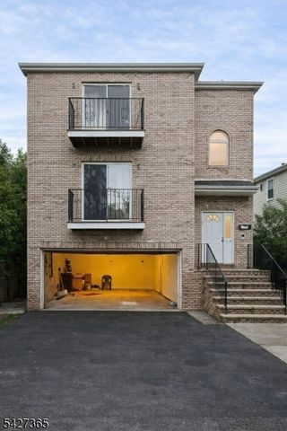 56 Kent St, Newark City, NJ 07108