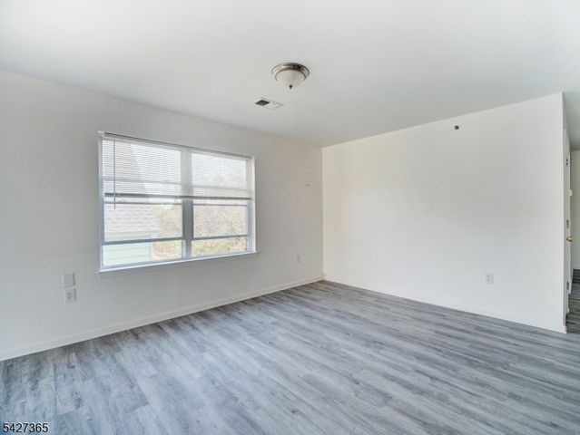 56 Kent St, Newark City, NJ 07108