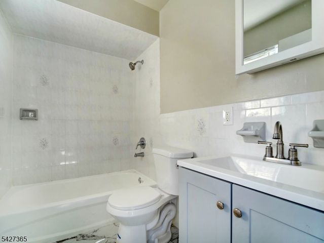56 Kent St, Newark City, NJ 07108
