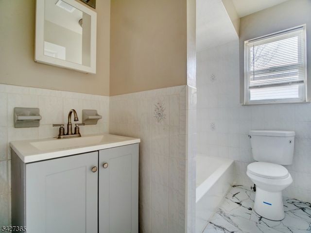 56 Kent St, Newark City, NJ 07108