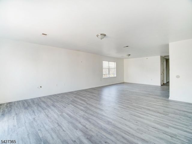 56 Kent St, Newark City, NJ 07108