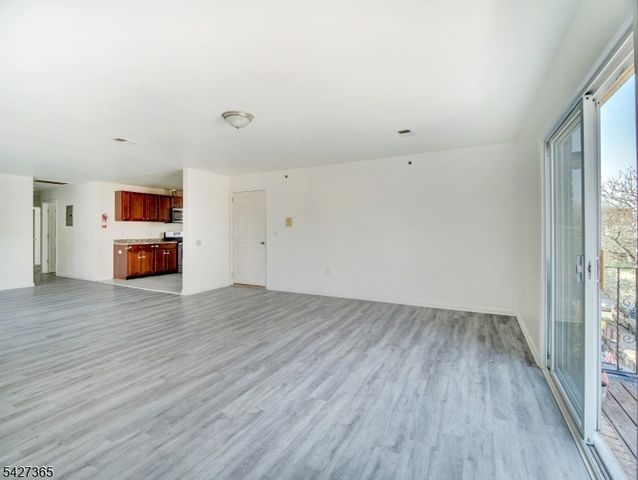 56 Kent St, Newark City, NJ 07108
