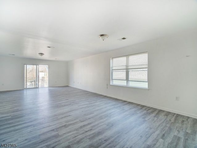 56 Kent St, Newark City, NJ 07108