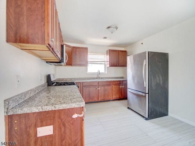 56 Kent St, Newark City, NJ 07108