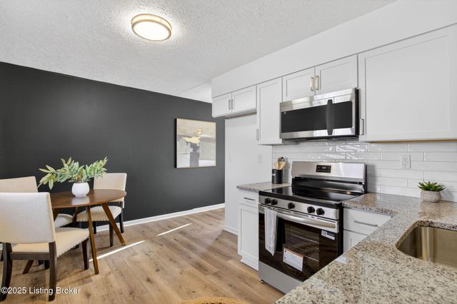 6101 Toebbe Ln, Louisville, KY 40229