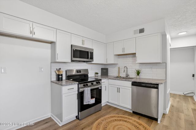 6101 Toebbe Ln, Louisville, KY 40229