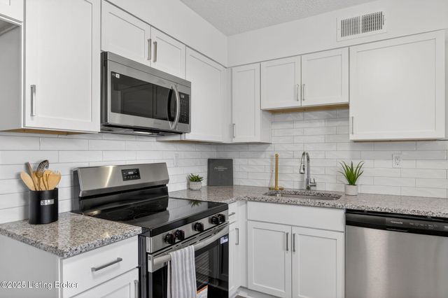 6101 Toebbe Ln, Louisville, KY 40229