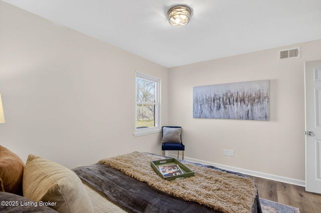 6101 Toebbe Ln, Louisville, KY 40229