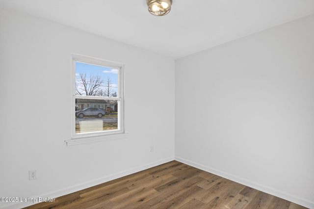 6101 Toebbe Ln, Louisville, KY 40229