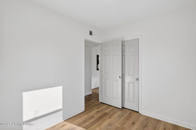 6101 Toebbe Ln, Louisville, KY 40229