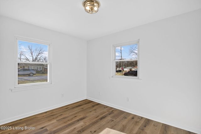 6101 Toebbe Ln, Louisville, KY 40229