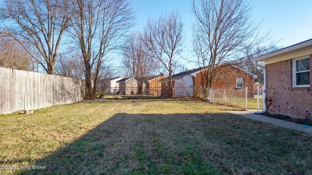 6101 Toebbe Ln, Louisville, KY 40229