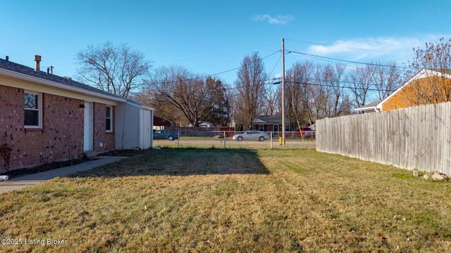 6101 Toebbe Ln, Louisville, KY 40229