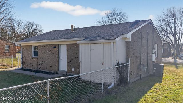 6101 Toebbe Ln, Louisville, KY 40229