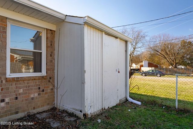 6101 Toebbe Ln, Louisville, KY 40229