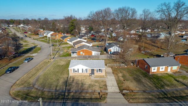 6101 Toebbe Ln, Louisville, KY 40229