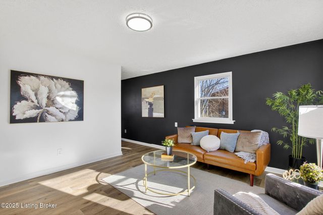 6101 Toebbe Ln, Louisville, KY 40229