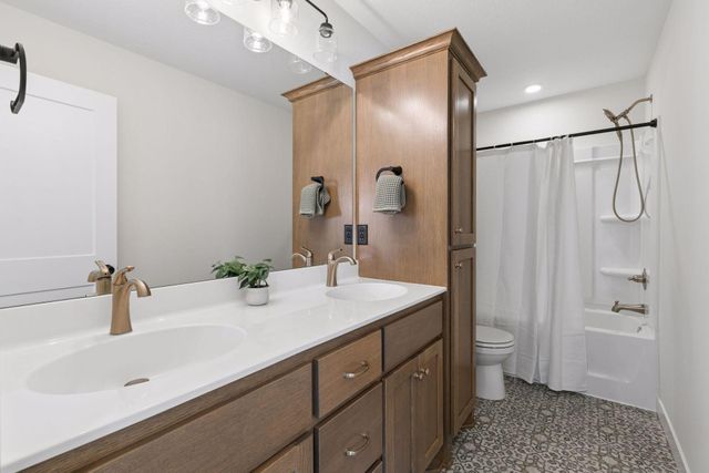 10755 40th Street N, Lake Elmo, MN 55042