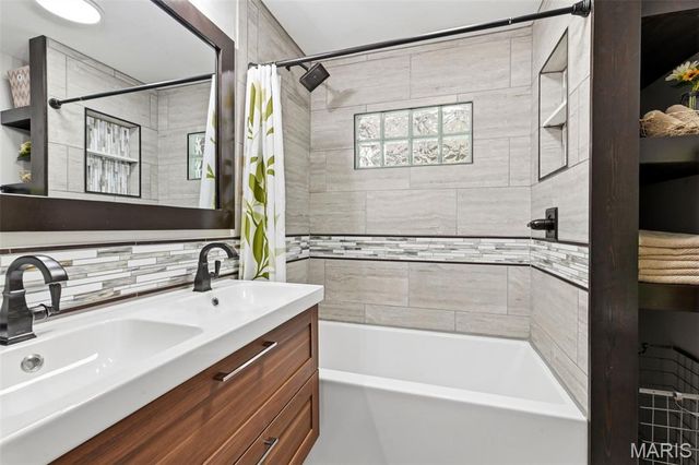 32 W Meadow Lane, Ellisville, MO 63021
