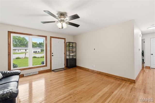 32 W Meadow Lane, Ellisville, MO 63021