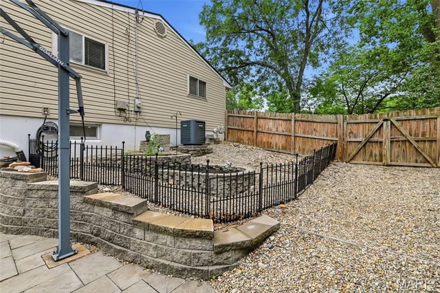 32 W Meadow Lane, Ellisville, MO 63021