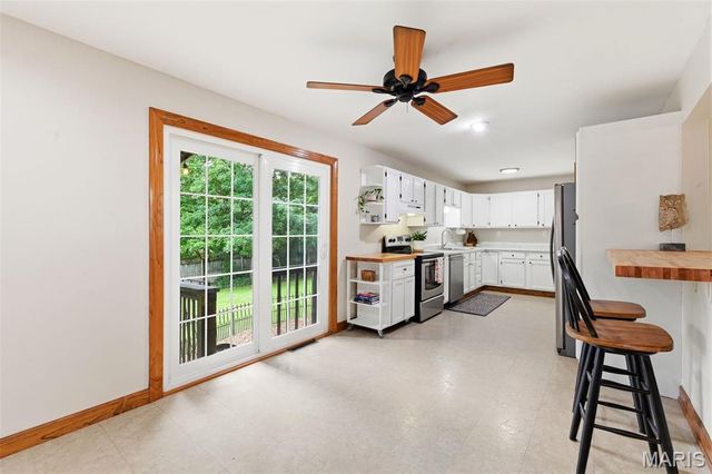 32 W Meadow Lane, Ellisville, MO 63021