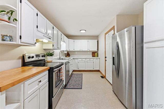 32 W Meadow Lane, Ellisville, MO 63021