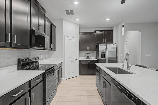 10460 GABLE DIG LOOP, San Antonio, FL 33576