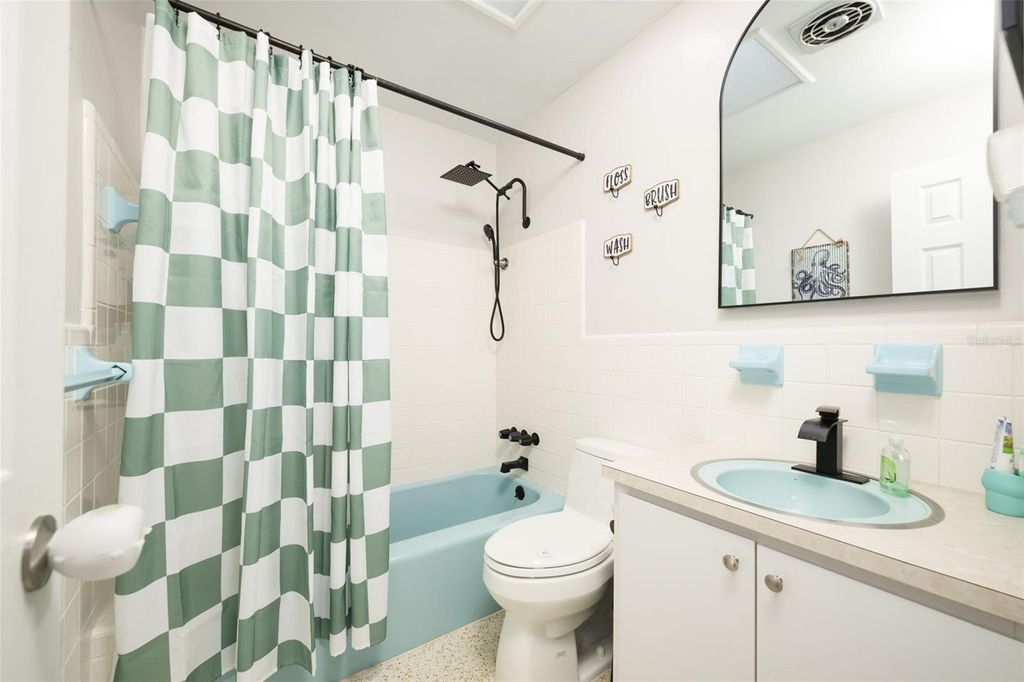 Image 23 of property listing at 76 S CAPRI DRIVE, Ormond Beach, FL 32174