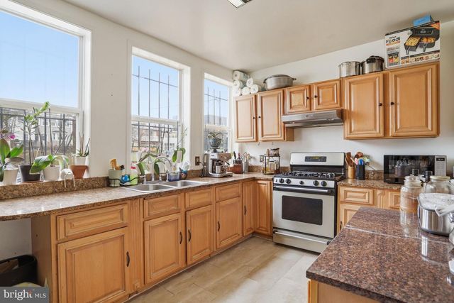 633 IRVING ST NW, Washington, DC 20010