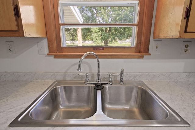 200 REED ST, Centralia, MO 65240