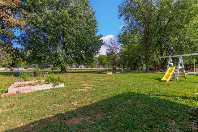 200 REED ST, Centralia, MO 65240