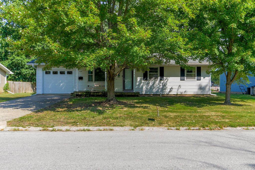 200 REED ST, Centralia, MO 65240