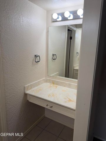 320 THUNDERBIRD Drive, El Paso, TX 79912