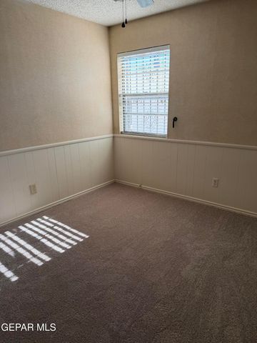 320 THUNDERBIRD Drive, El Paso, TX 79912