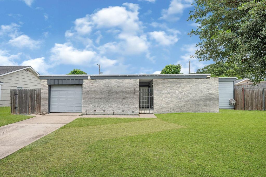 7839 Fondren Road, Houston, TX 77074