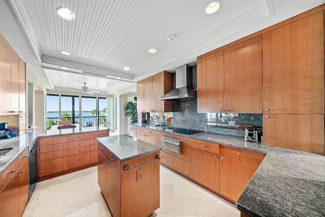 2824 SE Dune Drive 2302, Stuart, FL 34996