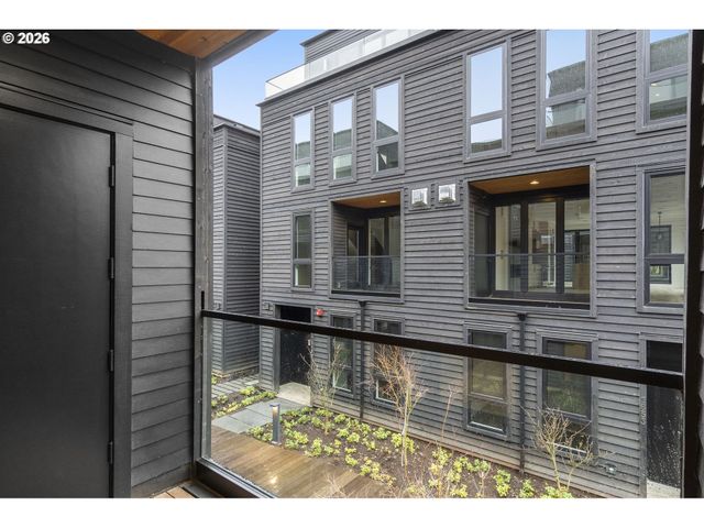 1869 Nw 28TH Ave, Portland, OR 97210
