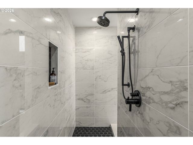 1869 Nw 28TH Ave, Portland, OR 97210