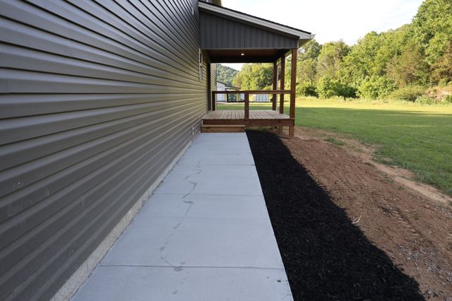210 Granville Hwy, Chestnut Mound, TN 38552