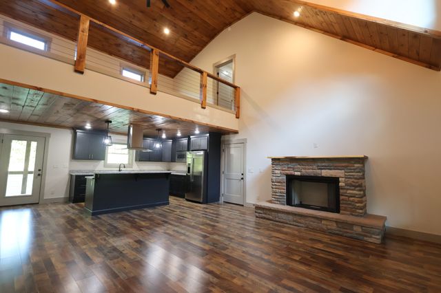 210 Granville Hwy, Chestnut Mound, TN 38552