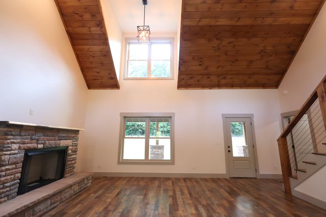 210 Granville Hwy, Chestnut Mound, TN 38552